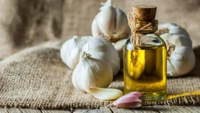 فوائد زيت الثوم للشعر: سر من أسرار العناية الطبيعية بالشعر 2 فوائد زيت الثوم للشعر