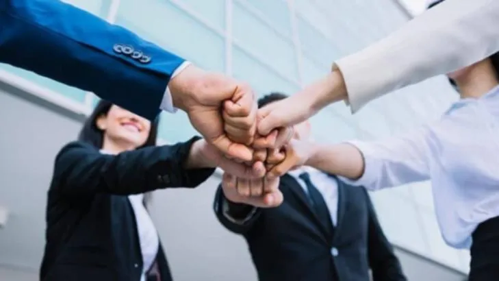 نصائح ذكية لتحسين علاقاتك الاجتماعية