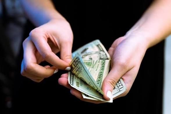 أخطاء مالية يومية تجعلك تخسر أموالك دون أن تنتبه 1 images 24 3